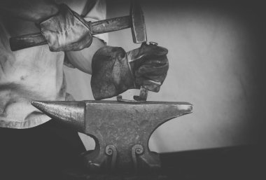 Vintage Fotoğraf ayrıntılı atış demirci demirhane çalışmış olan metal