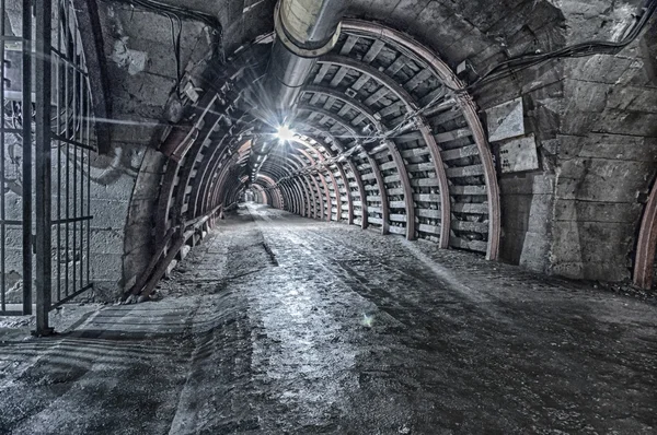 Tunnel sotterraneo nella miniera, HDR — Foto Stock
