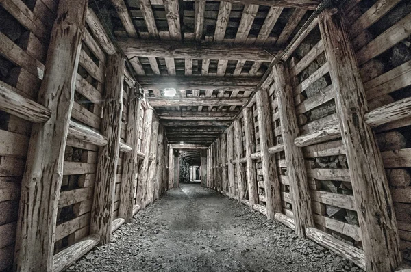 Tunnel sotterraneo nella miniera, HDR — Foto Stock