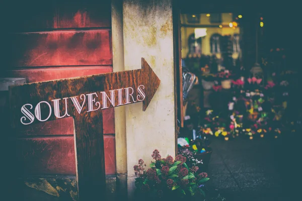 Tiendas de souvenirs en el casco antiguo, vintage —  Fotos de Stock