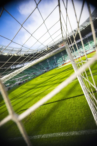 Wroclaw. Lengyelország - április 04: Mérkőzés T-Mobile Ekstraklasa Wks Slask Wroclaw és Podbeskidzie.Action hátulról a nettó április 14-én 2015-ig Wroclaw között. Lengyelország. — Stock Fotó