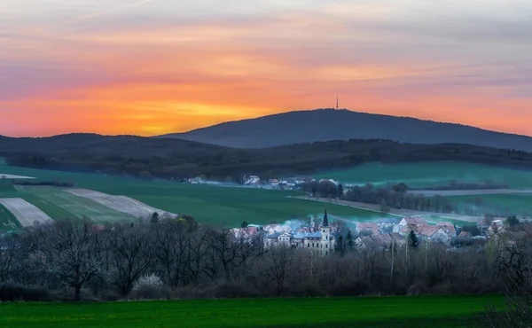 Evening View of the small town on the hill — Stock Photo, Image