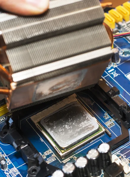 Technician working on broken cpu — Stock Photo, Image