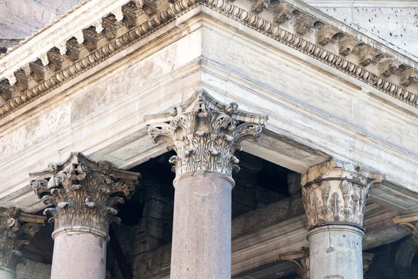 Zblízka na Pantheon, roofin Řím — Stock fotografie