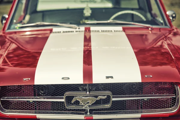 Sleza, poland, 15. August 2015: close up on old vintage ford mustang logo on motorclassic show on 15. August 2015 in the poland — Stockfoto