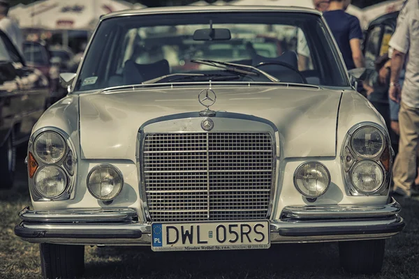 Sleza, Poland, August 15, 2015: Close up on Old Vintage Mercedes  on Motorclassic show on August 15, 2015 in the Poland — 图库照片