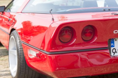 Sleza, Polonya, 15 Ağustos 2015: Polonya 15 Ağustos 2015 Motorclassic şovdaki Corvette ışıkları kapat