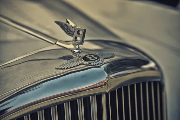 Sleza, poland, 15. August 2015: close up on bentley sing on motorclassic show on 15. August 2015 in the poland — Stockfoto