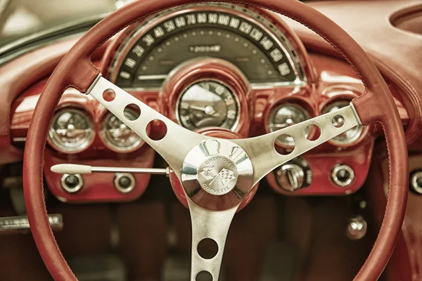 Sleza, Poland, August 15, 2015: Close up on Corvette vintage car steering wheel and kockpit on  Motorclassic show on August 15, 2015 in the Poland — Stock Photo, Image