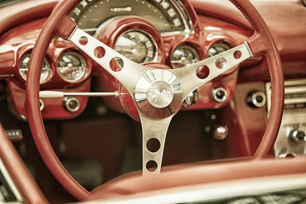 Sleza, Poland, August 15, 2015: Close up on Corvette vintage car steering wheel and kockpit on  Motorclassic show on August 15, 2015 in the Poland — Stock Photo, Image