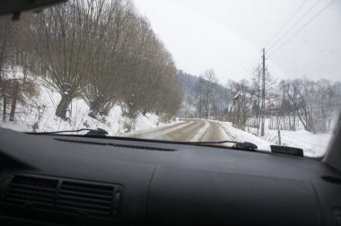 Kış sürüş - kış Road, arabanın içindeki