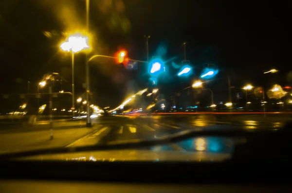 Rijden op de weg van de nacht, bewegingsonscherpte — Stockfoto