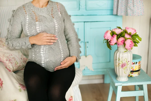 Donna in attesa del suo bambino — Foto Stock
