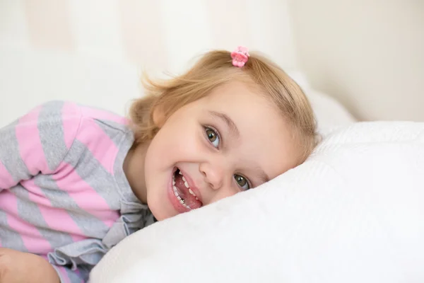 Menina criança feliz — Fotografia de Stock