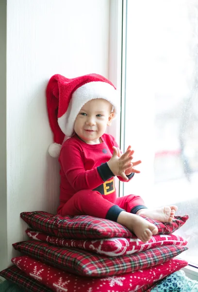 Jongen in santa kostuum — Stok fotoğraf