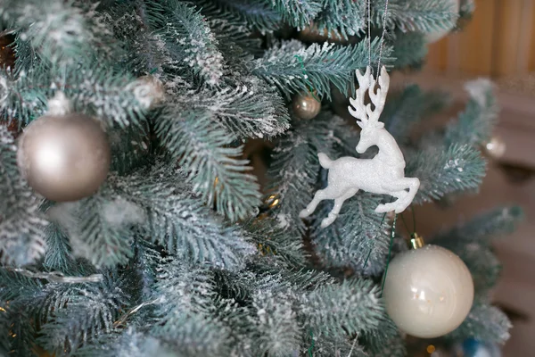 Décorations de Noël sur arbre de Noël — Photo