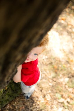 Çocuk parkta iyi eğlenceler