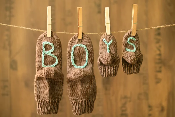 Ręcznie robione skarpetki ze znakiem chłopców — Zdjęcie stockowe
