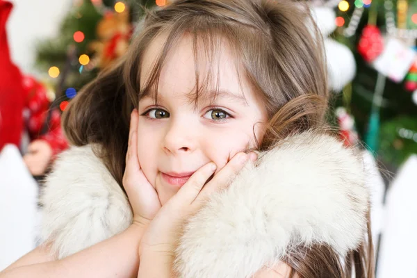 Niña esperando regalos de Navidad — Foto de Stock