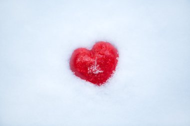 Kar kalbinde. St. Valentine sembolü
