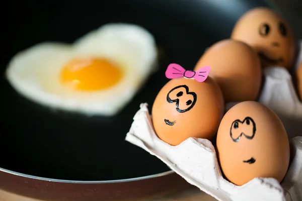 Telur dalam bentuk hati — Stok Foto