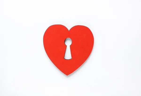 Aşk sembolü olarak ahşap kalp — Stok fotoğraf