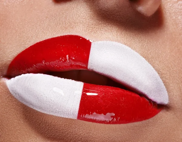 Rode en witte mode lippen make-up — Stockfoto