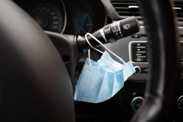 Medical Mask Hangs Next Steering Wheel Car Going Covid19 Pandemic — Stock Photo, Image