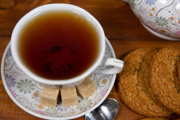 Galletas Avena Integrales Con Una Taza Azúcar Una Mesa Madera —  Fotos de Stock