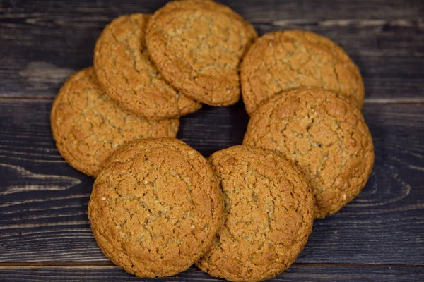 Une Pile Biscuits Avoine Grains Entiers Sur Fond Bois Foncé — Photo