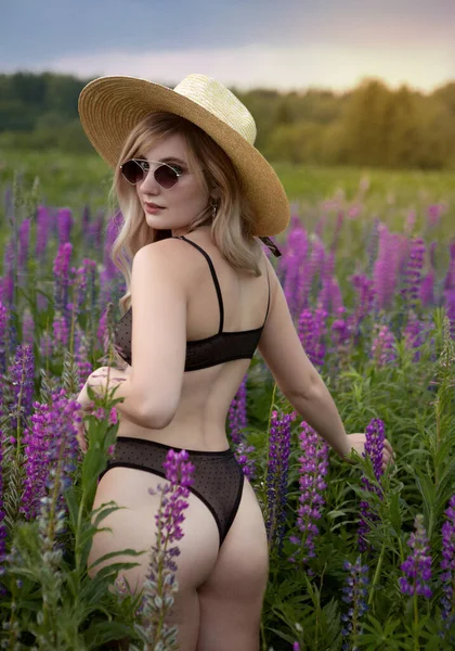 Beautiful Sexy Young Blonde Woman Black Underwear Sunset Blooming Field — Stock Photo, Image