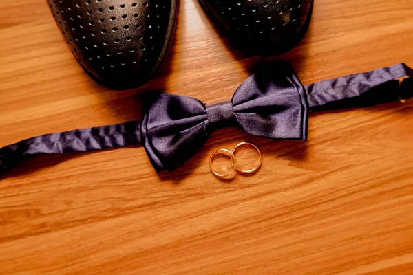 Mañana Boda Conjunto Del Novio Zapatos Anillos Mariposa — Foto de Stock