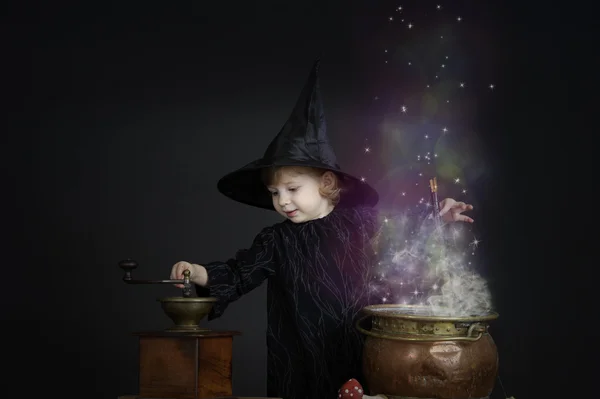 Little witch preparing a potion — Stock Photo, Image