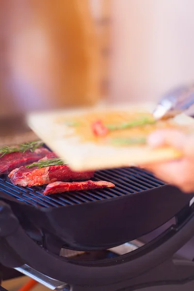 Closeup of steak fresh meat preparing on grill — Stock Photo, Image