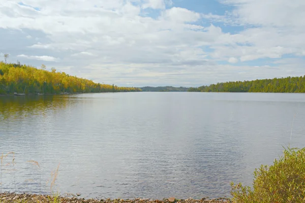 明尼苏达州熊皮帽湖的秋季美景 — 图库照片