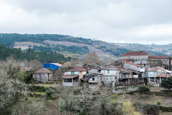 Galiçya Nın Kırsal Kesiminde Spanya Yeşil Alanlarla Çevrili Küçük Bir — Stok fotoğraf