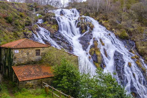 Waterfall of Branhas del Ro Furelos, in the municipality of Toques (A Corua). With an almost vertical jump of almost 40 meters.