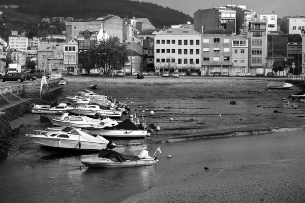 Pontevedra Spanje April 2019 Plezier Vissersboten Verankerd Een Kleine Pier — Stockfoto