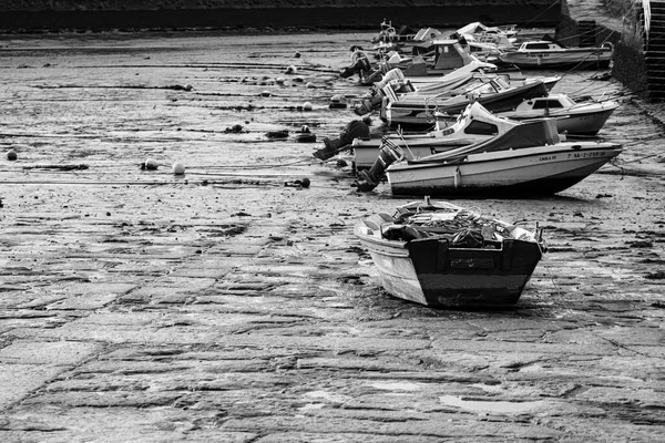 Pontevedra España Abril 2019 Barcos Recreo Pesca Fondeados Pequeño Muelle —  Fotos de Stock