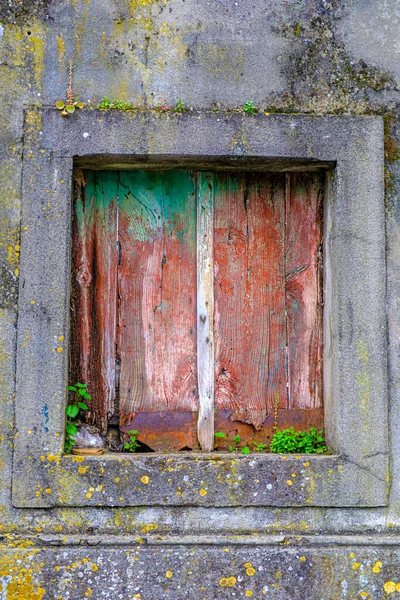 Window Completely Abandoned Building Closed Wooden Boards — Stock Photo, Image