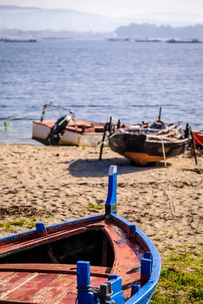 Isla Arosa Fevereiro 2019 Pequeno Barco Pesca Ancorado Perto Pequeno — Fotografia de Stock