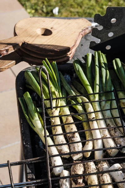 Detail Preparation Calsots Tender Onion Very Typical Catalonia Eaten Grilled — Stock Photo, Image