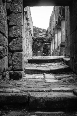 Portekiz 'deki Orman Kompleksi, Kilise ve Manastırı, Benedikt kompleksi, Romanesk, Roma yapımı, 12. yüzyılın ikinci yarısına ait..