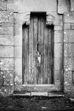 Portekiz 'deki Orman Kompleksi, Kilise ve Manastırı, Benedikt kompleksi, Romanesk, Roma yapımı, 12. yüzyılın ikinci yarısına ait..