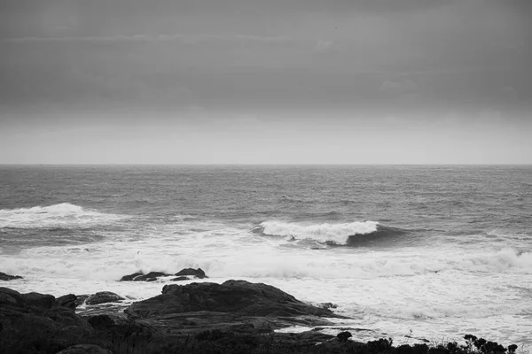 強風の日にガリシア海岸の景色 バイオナの村の近く スペイン — ストック写真