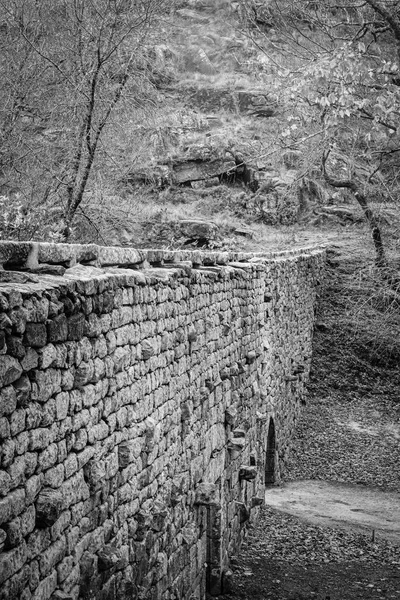 Portekiz 'deki Orman Kompleksi, Kilise ve Manastırı, Benedikt kompleksi, Romanesk, Roma yapımı, 12. yüzyılın ikinci yarısına ait..