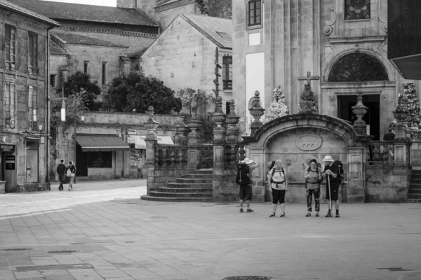 Pontevedra Espanha Agosto 2018 Grupo Peregrinos Caminhando Por Uma Das — Fotografia de Stock