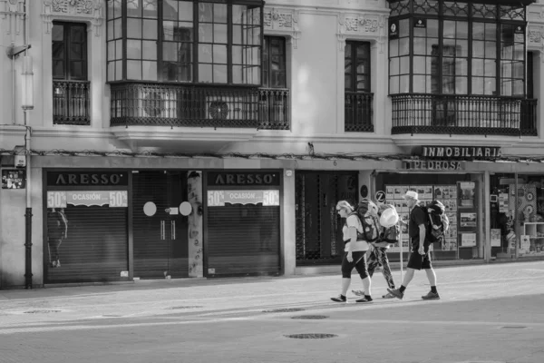 Pontevedra Spanien August 2018 Grupp Pilgrimer Går Genom Många Gågator — Stockfoto