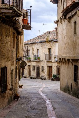 Calle de Pedraza, Madrid 'in kuzeyinde bir İspanyol kasabası. Ortaçağ binalarıyla ünlüdür..