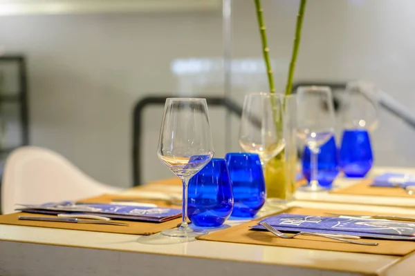 Detalhe Uma Mesa Decorada Com Plantas Preparada Para Clientes Restaurante — Fotografia de Stock